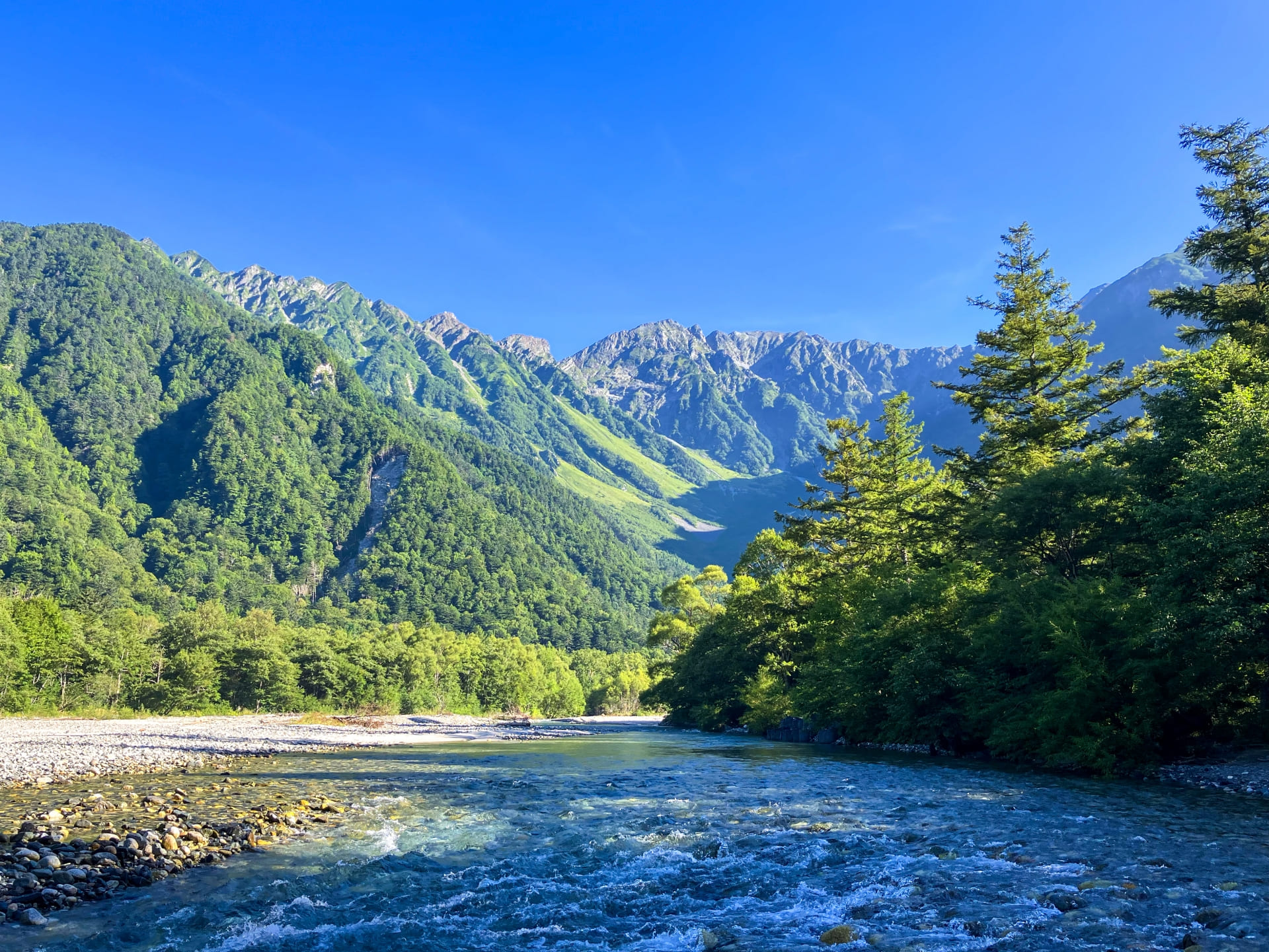 山への不要不急の外出は控える